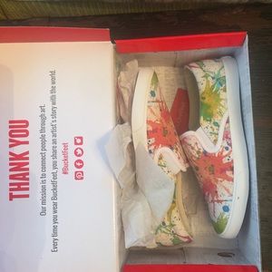 Brand new in box Bucketfeet slides size 7.5