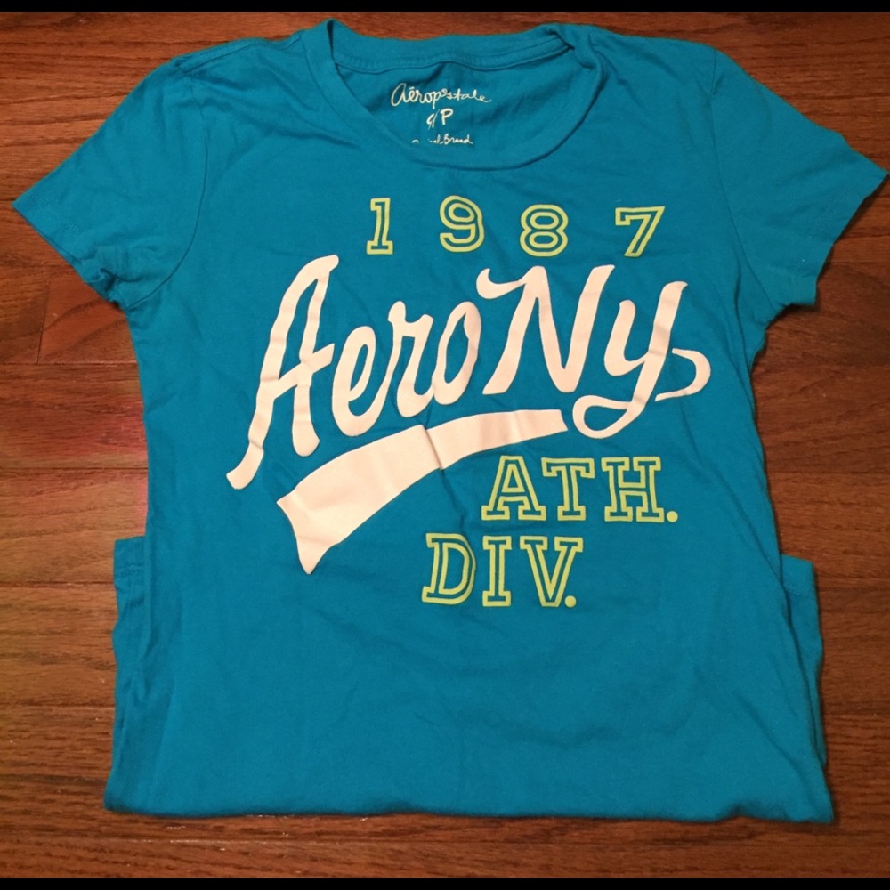 Cute glitter graphic tee!