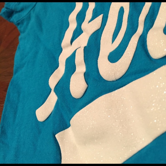 Cute glitter graphic tee! - Picture 2 of 2