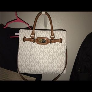 MK original. NEw purse