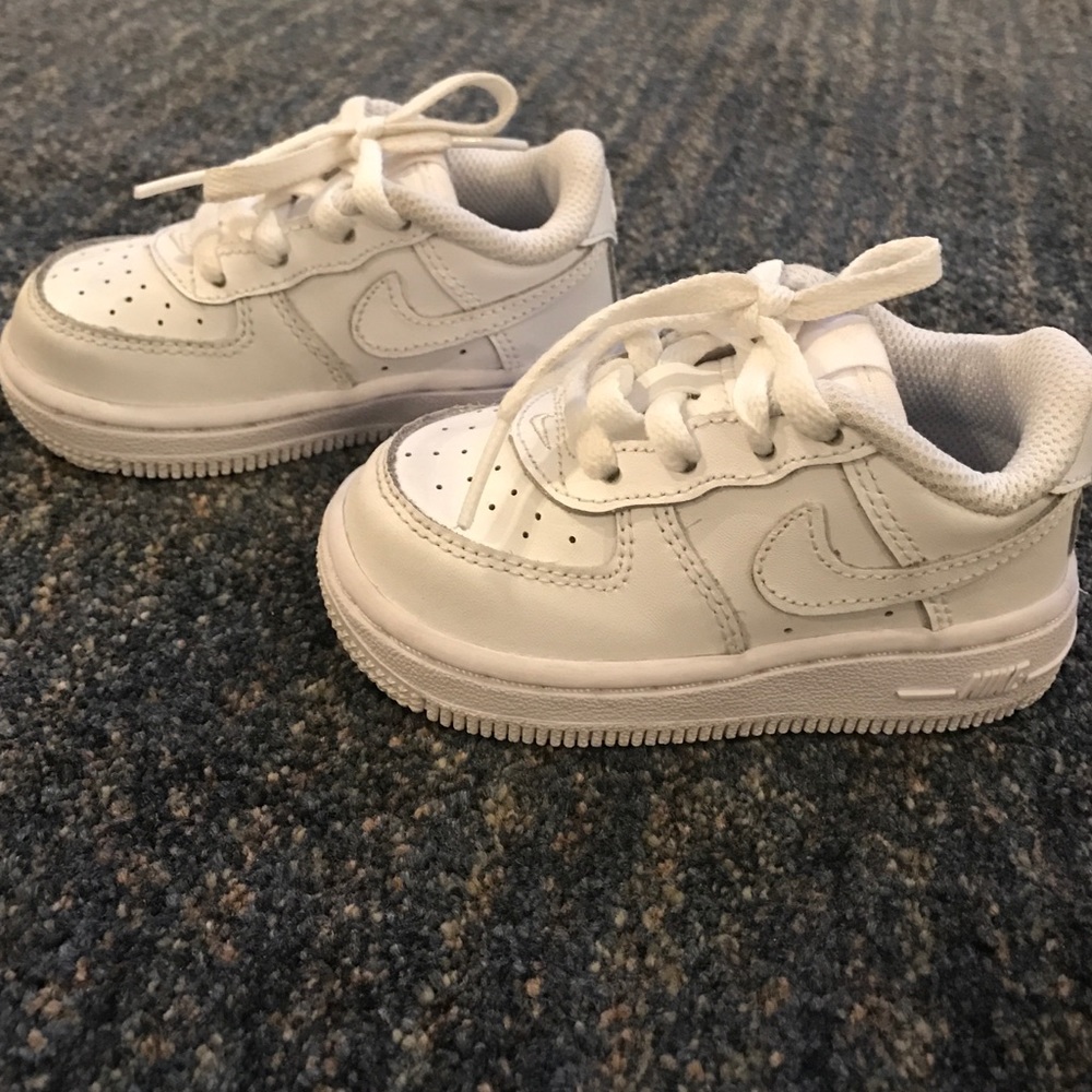 Baby Nike - Picture 2 of 3