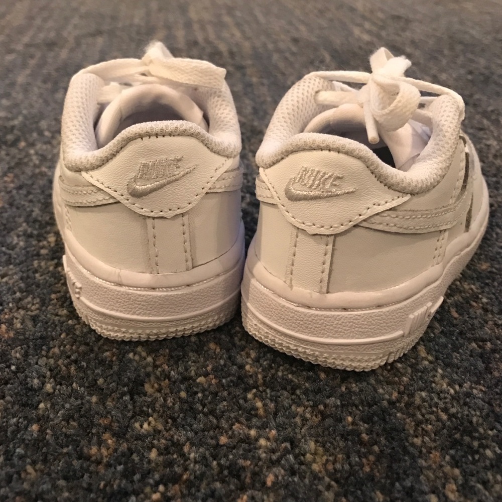 Baby Nike - Picture 3 of 3
