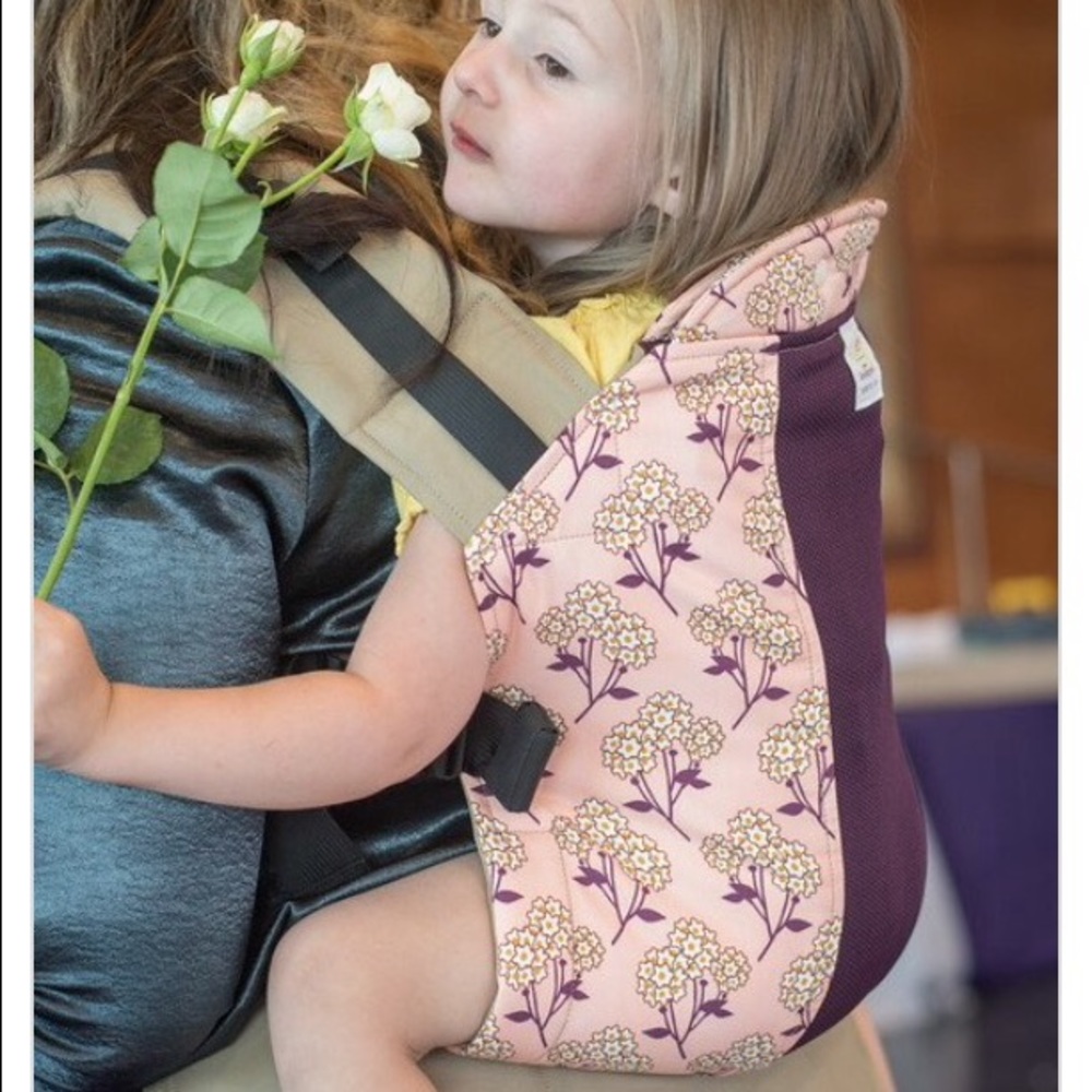 Kinderpack lovely blossoms wine colored cool knit