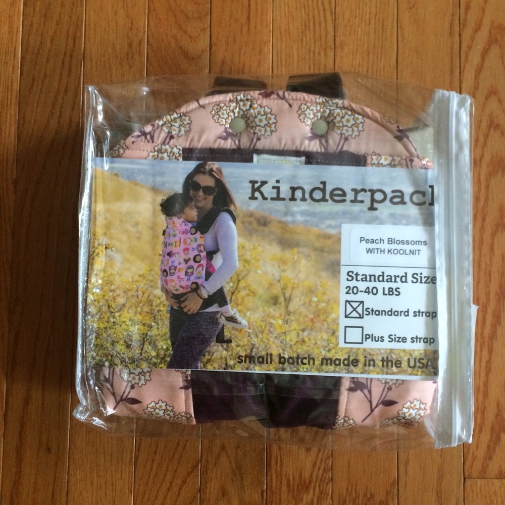 Kinderpack lovely blossoms wine colored cool knit - Picture 2 of 3