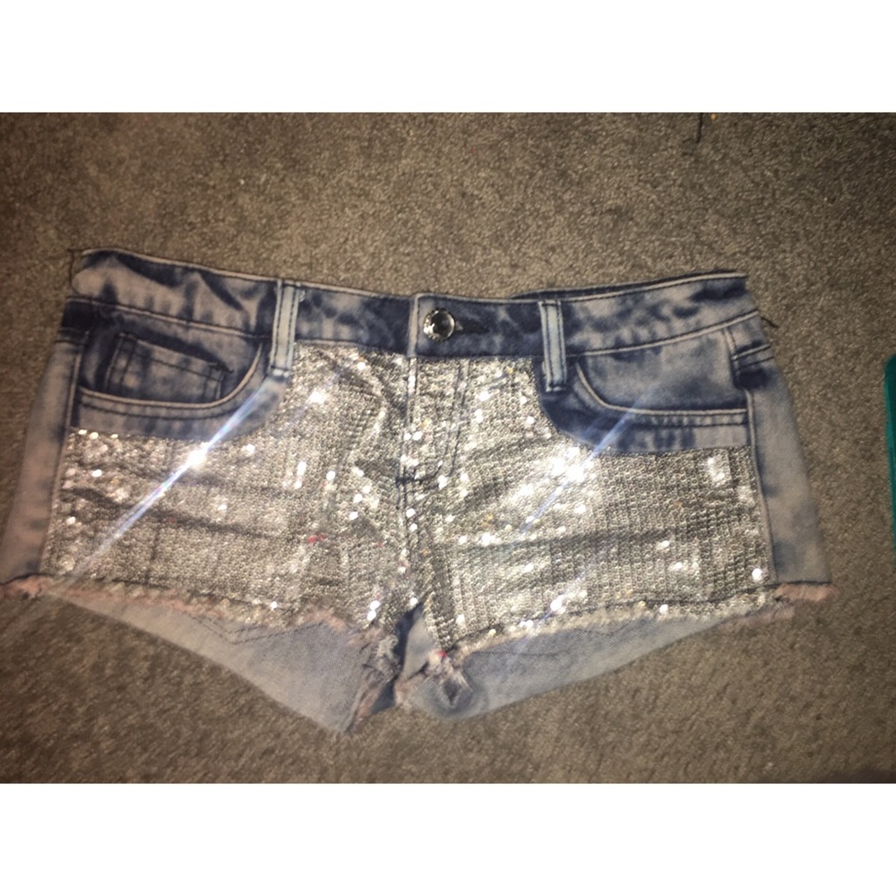 Almost Famous jean shorts Sequins