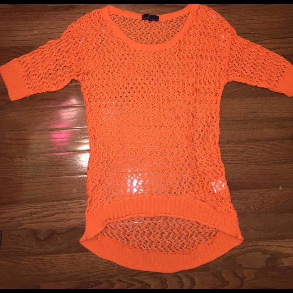 Quarter sleeve knit sweater