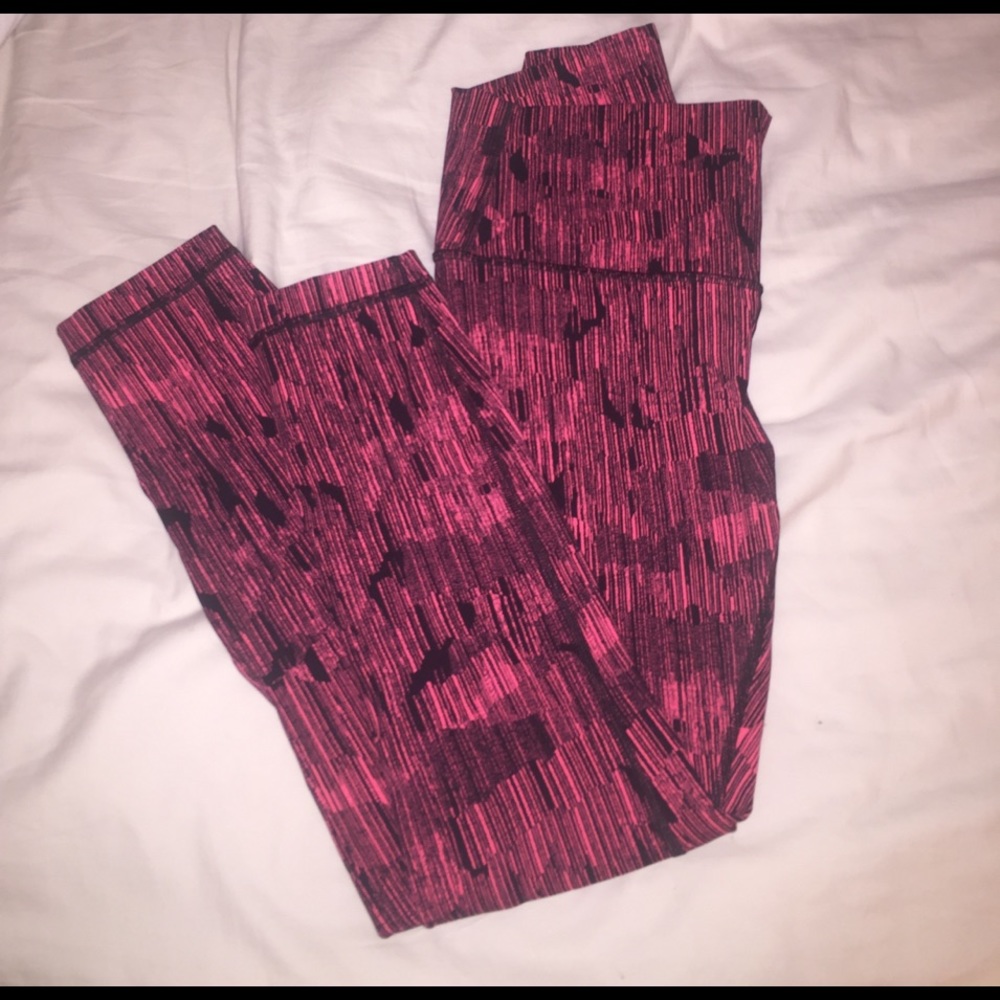 Lululemon leggings size 6 black and pink