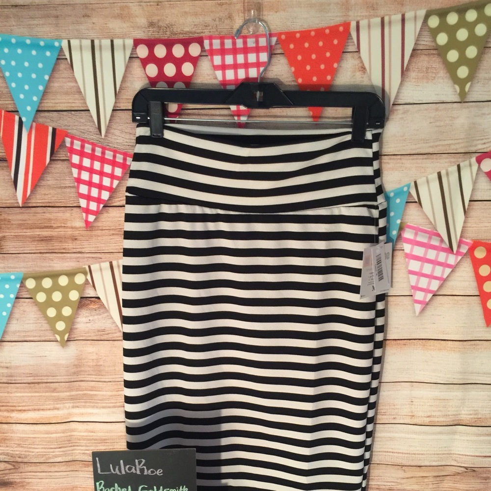 BNWT strippe  LuLaRoe Cassie