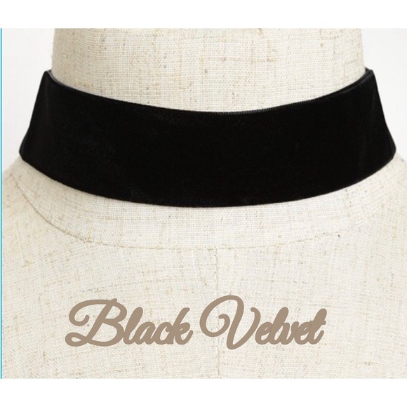Black Velvet Choker - Picture 2 of 3