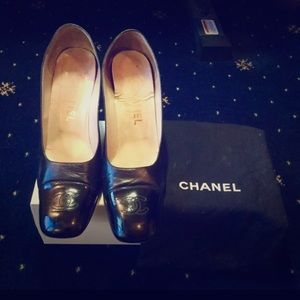Authentic Chanel shoes - size 38.5