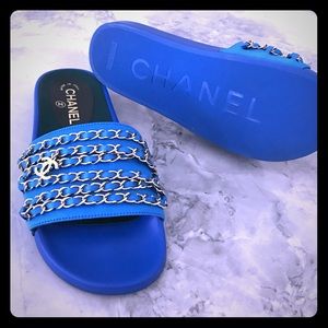Chanel slides