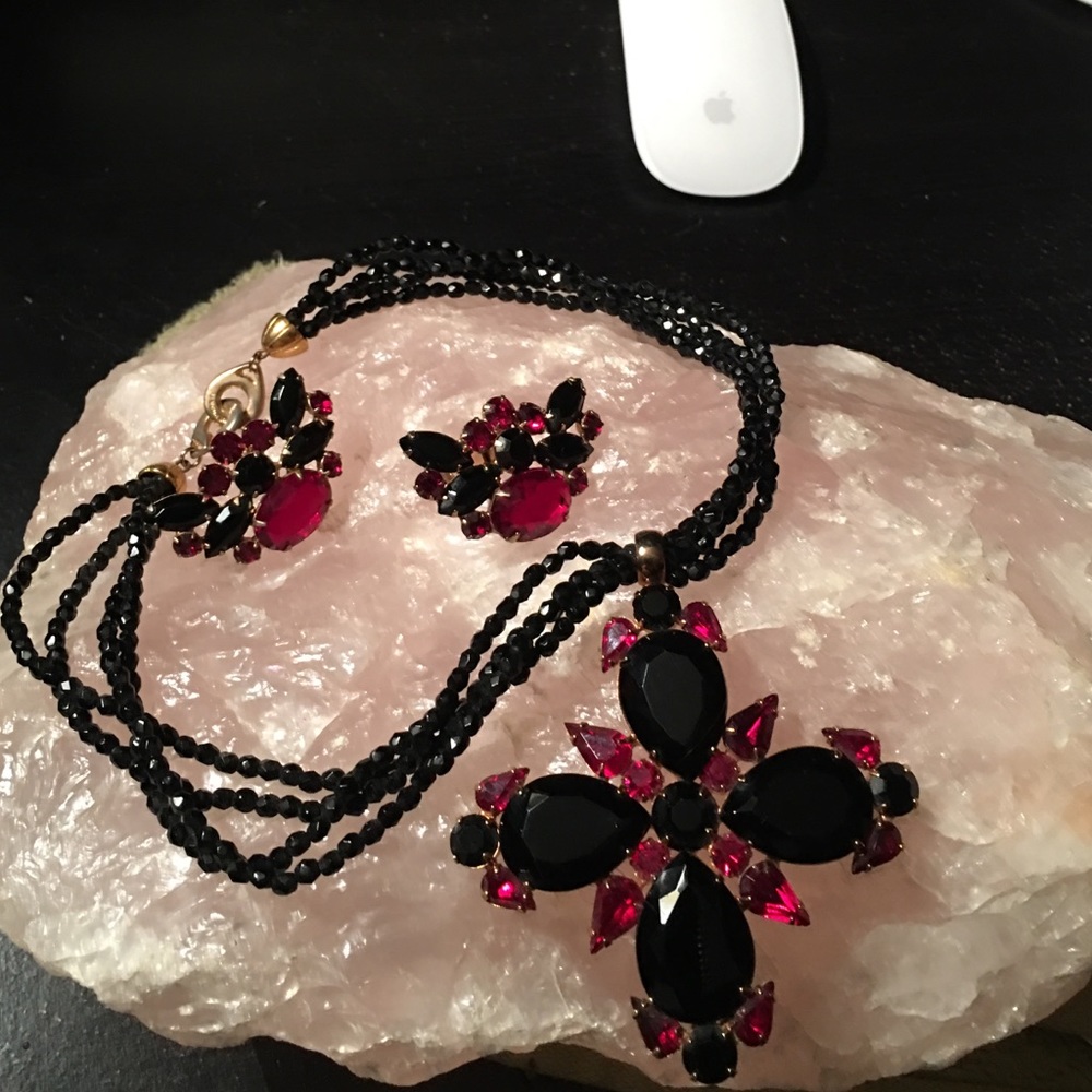 Necklace and earrings set
