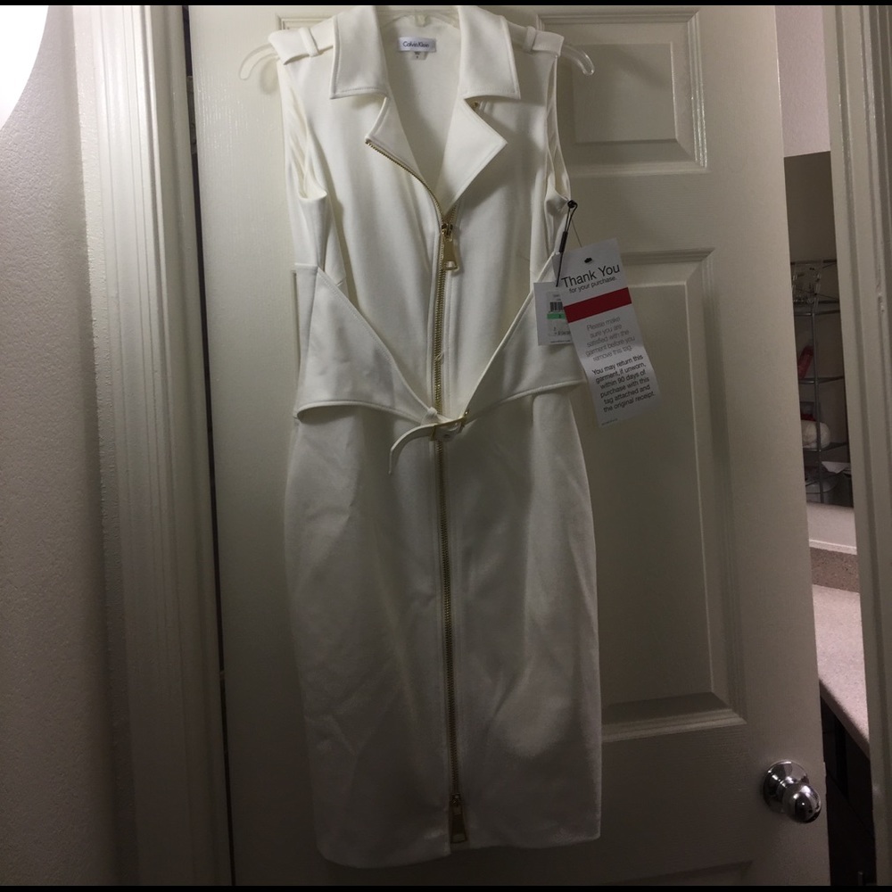 White zip up Calvin Klein dress. Brand new. 👠😍