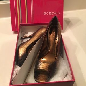 BCBGirls - Multi-Bronze shaded met snake pumps