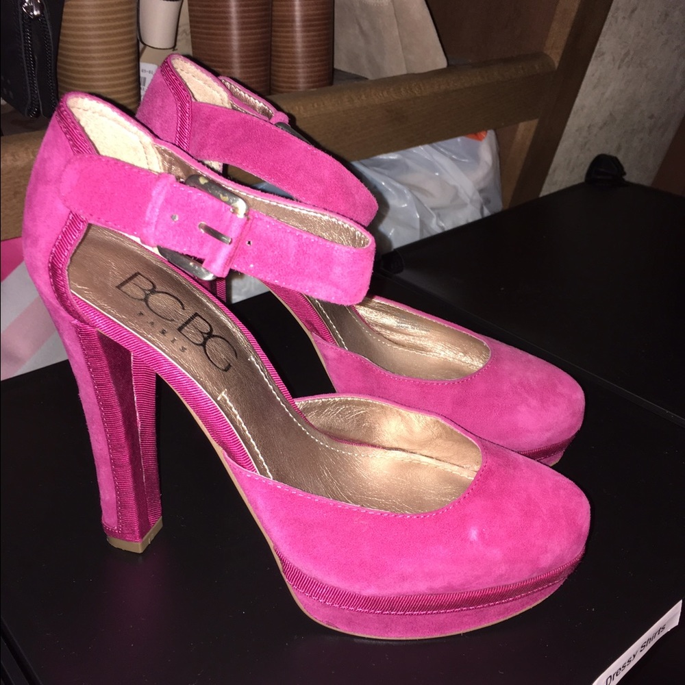 BCBG Paris Preena Pump