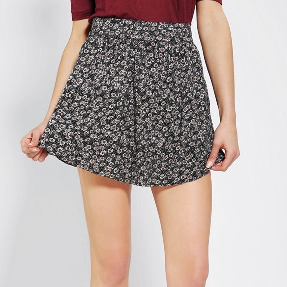 Black&white UO leopard print mini skirt 🐆