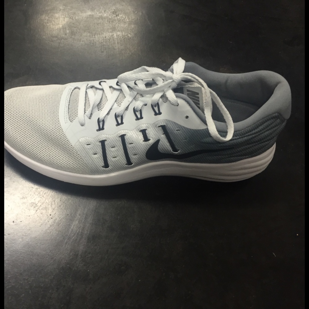 Women's  Nike Lunarstelos size 11 NEW!!!