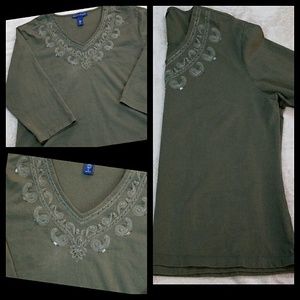 Beautiful hunter green Karen Scott top