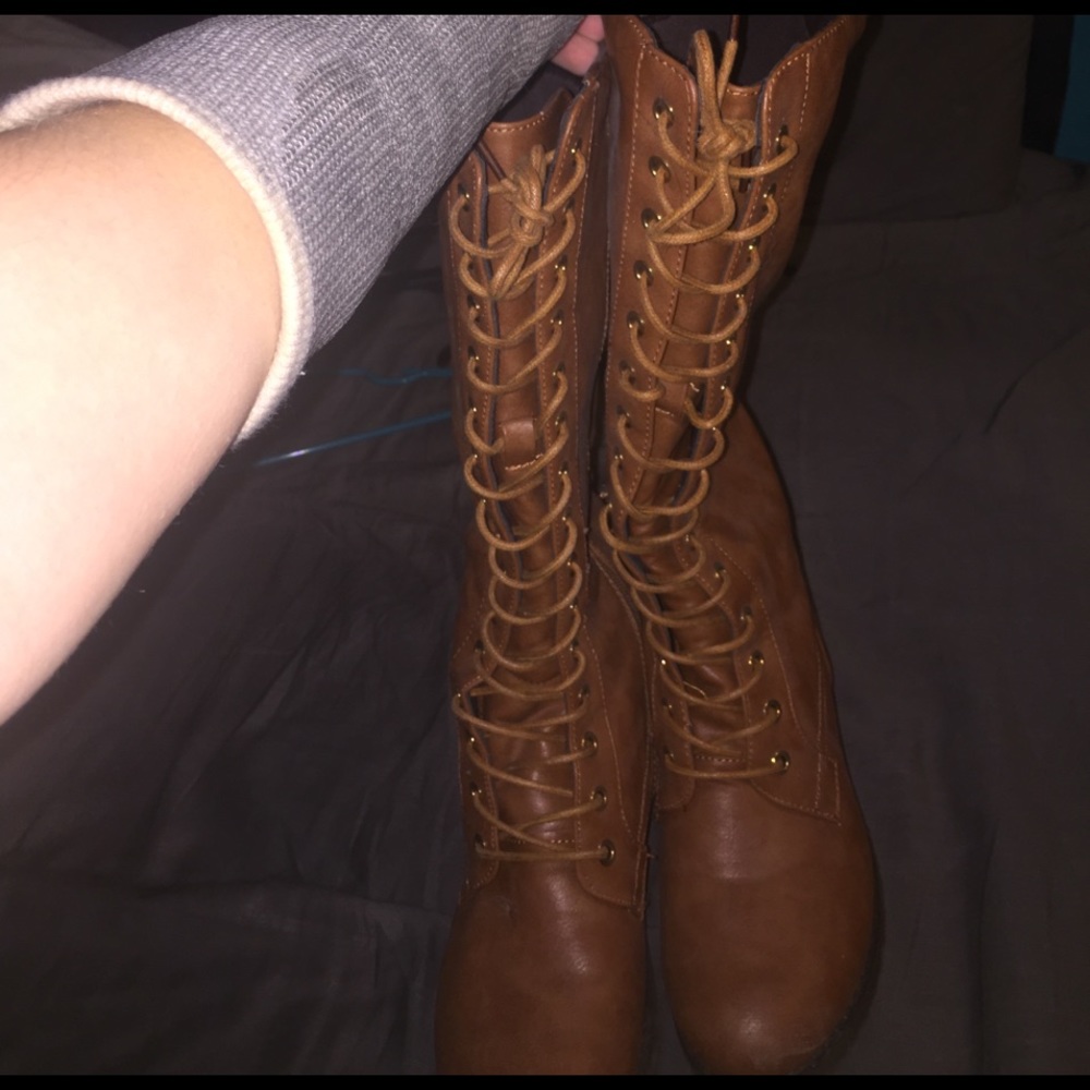 Knee boots