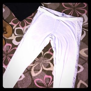 White leggings with lace