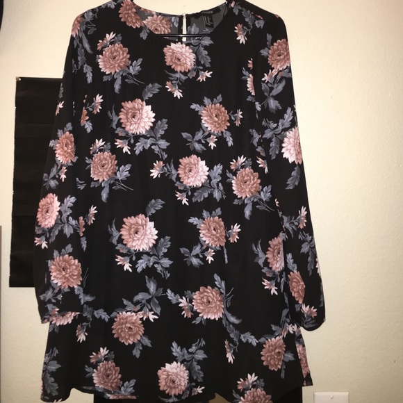 Forever 21 Dresses & Skirts - Black long sleeve dress with lilac flowers