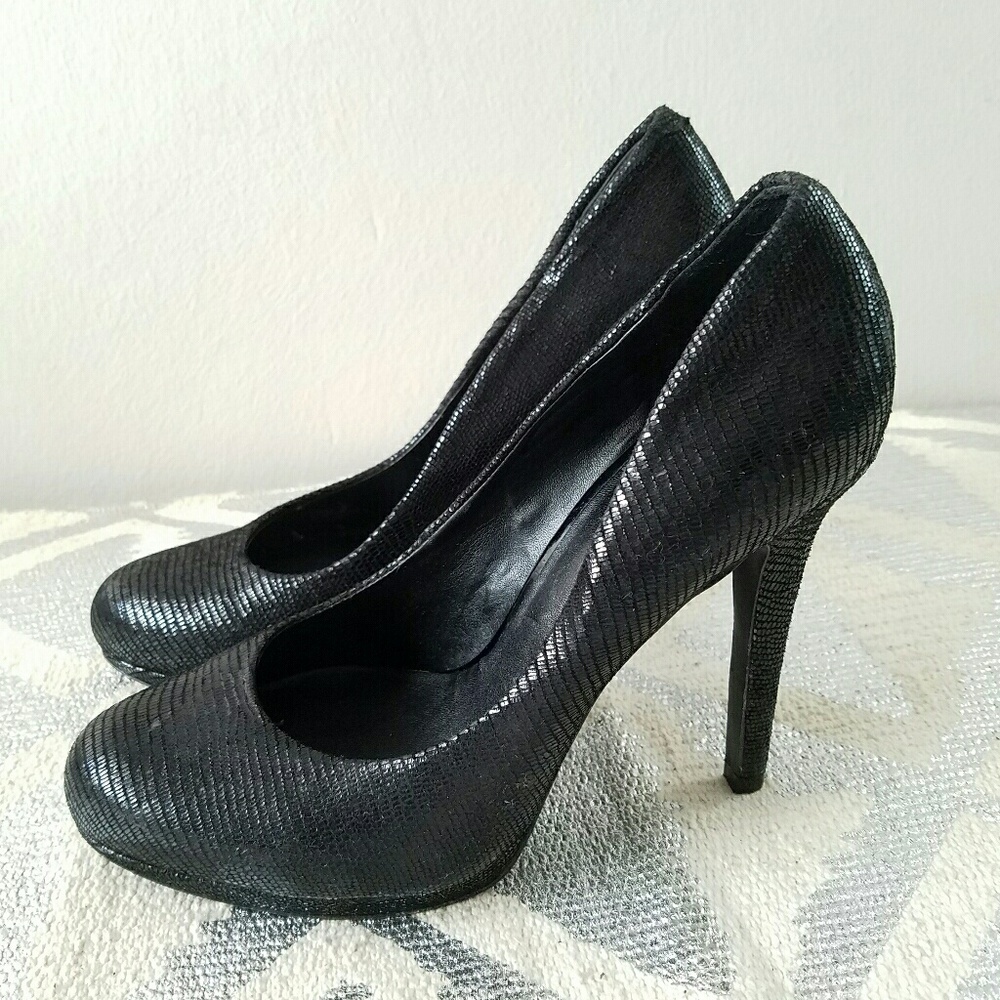 ☆ INC Black Snakeskin Platform Heel