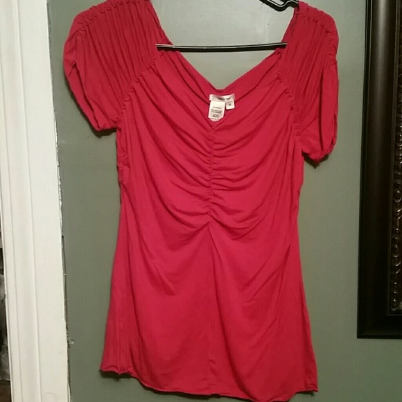 Ladies red top - Picture 1 of 2