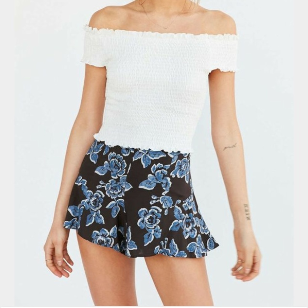ISO KImchi Blue Flirty Circular Short sz 4 or 2