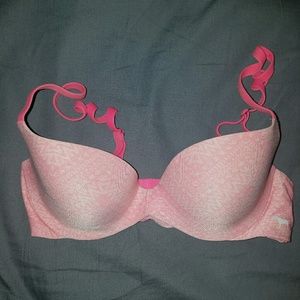 PINK lightly lined push up bra 32A