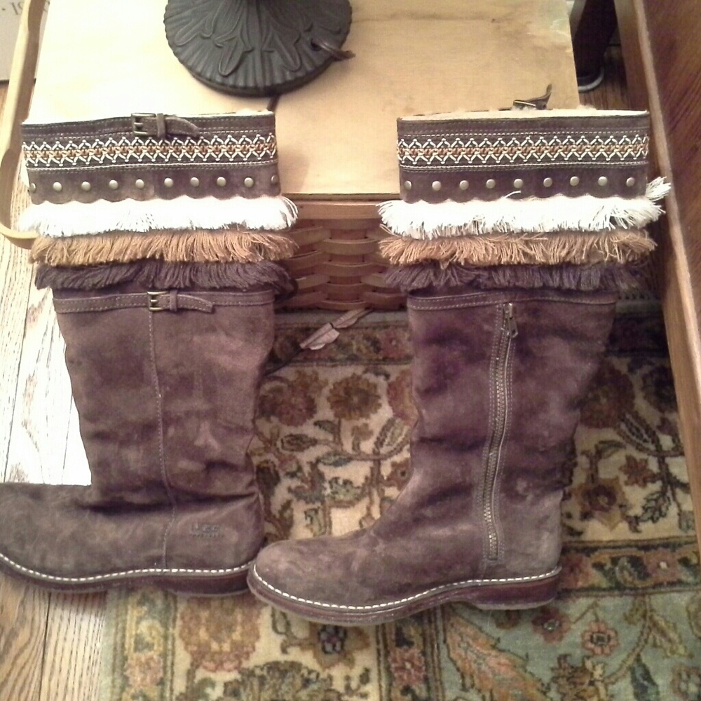 FLASH SALE TODAY! ! UGG Kiera Boots!!!   Size 8.5