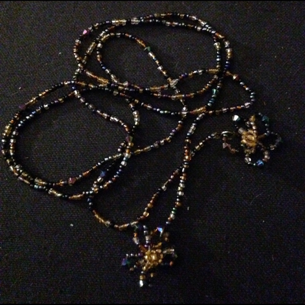 Necklace a lasolet w/flowers at end