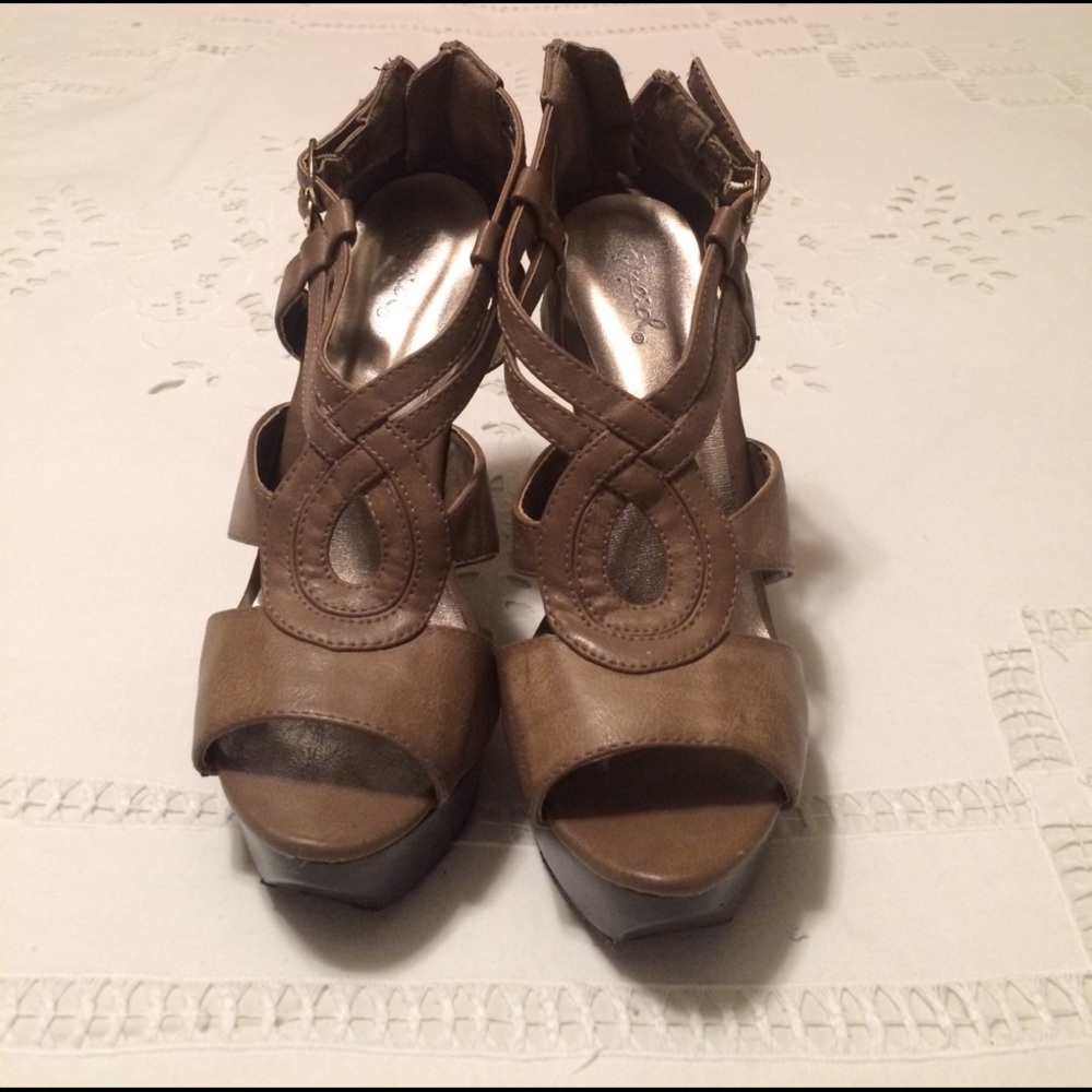 Tan/Brown 4 1/2 in. Heel with 1 in Platform