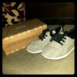 Tom's little boys sneakers