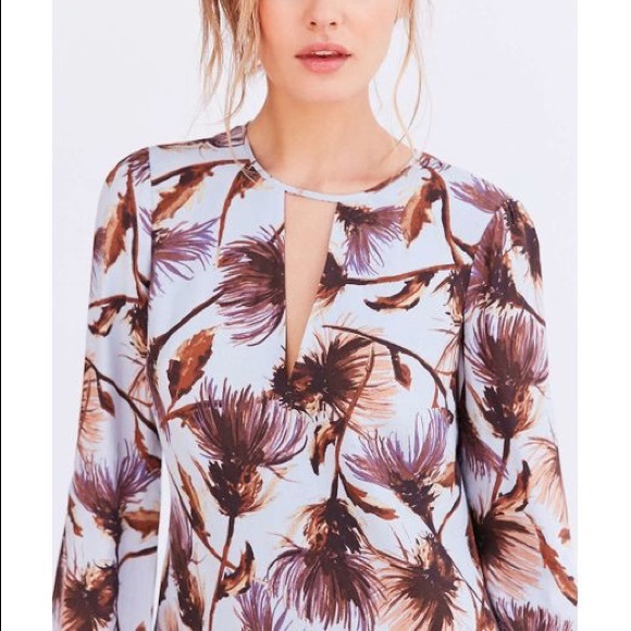 Kimchi Blue Bell Sleeve Keyhole Shift Mini Dress - Picture 3 of 7