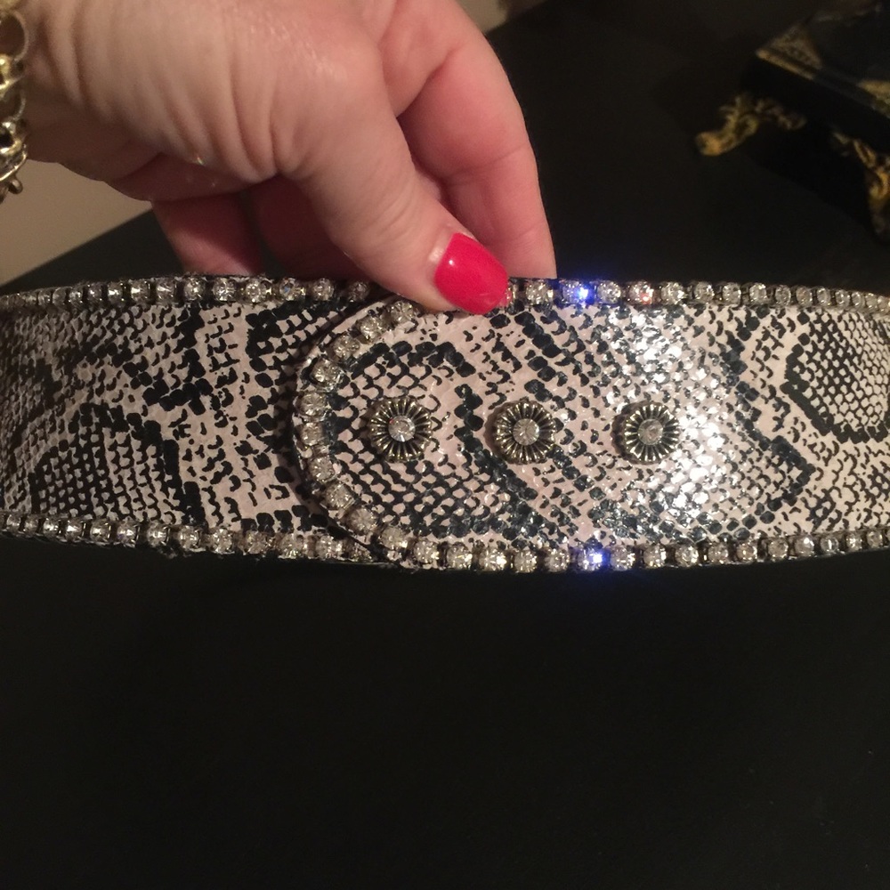 Cache Payton leather belt with crystals