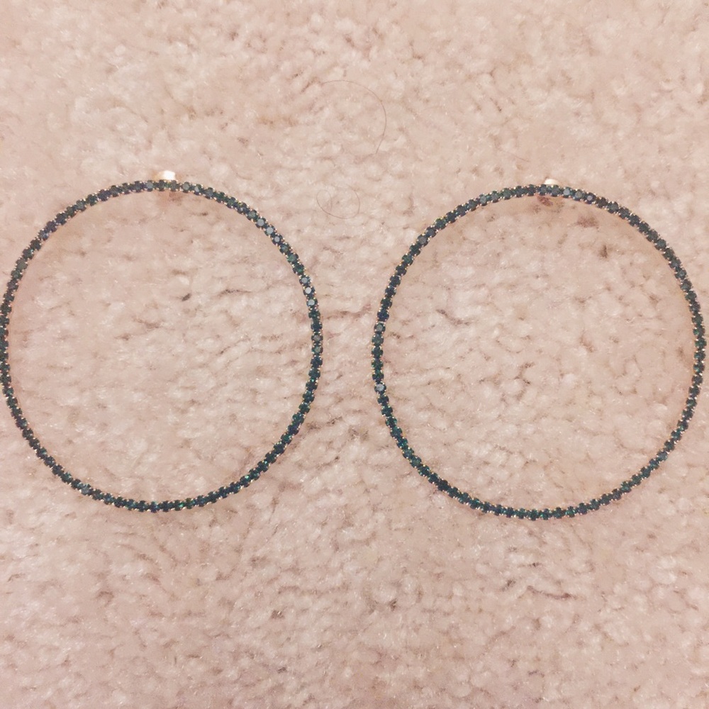 Green round earring