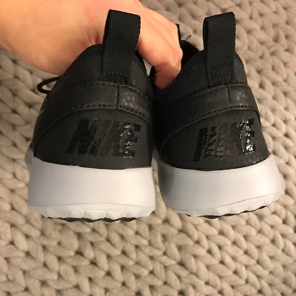 Nike Juvenate Premium Sneakers - Picture 6 of 6