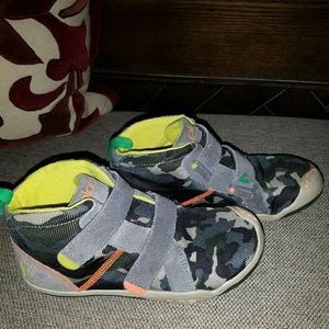 Boys Plae high top camouflage shoes