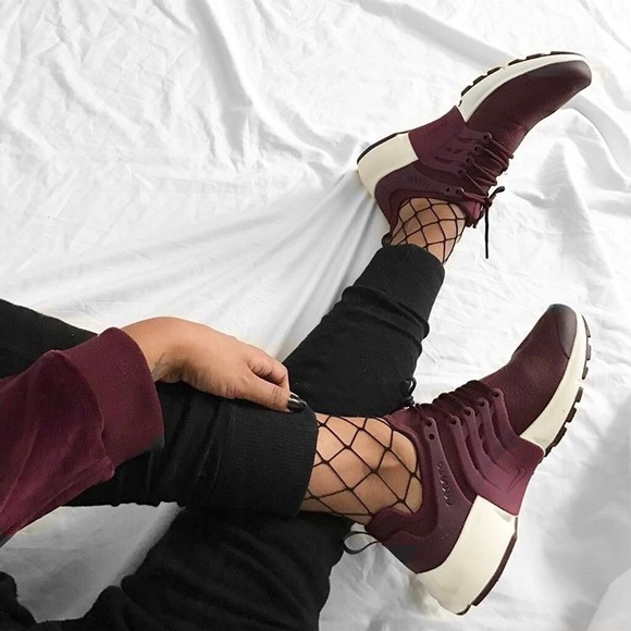 Nike Shoes - Nike Air Presto Premium Leather Sneakers