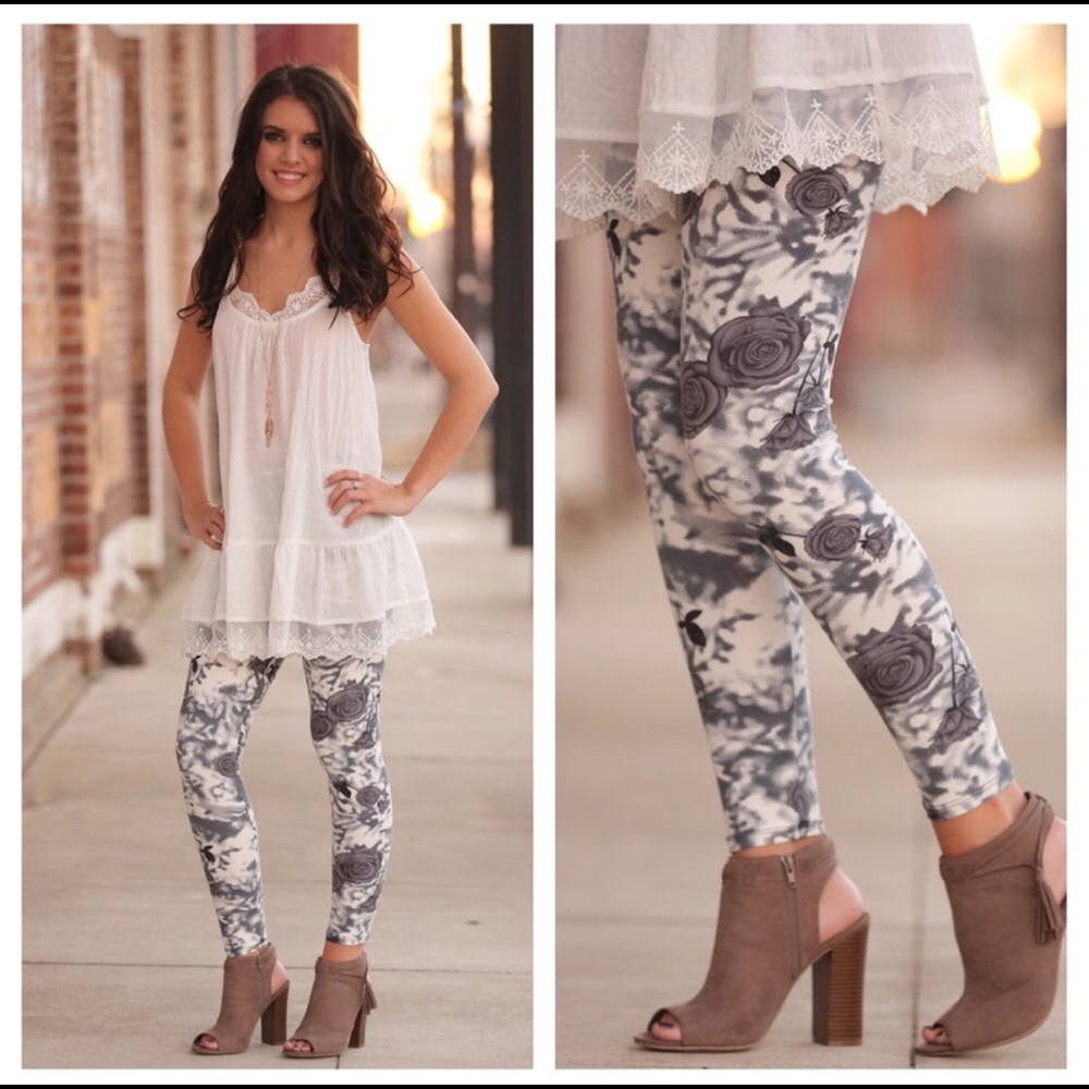 LAST ONE!! Gray Floral Leggings 🌸🌺💐