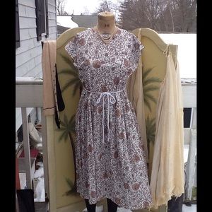 Vtg Nylon flower Shift Dress....pretty Vtg Nylon flower Shift Dress....pretty