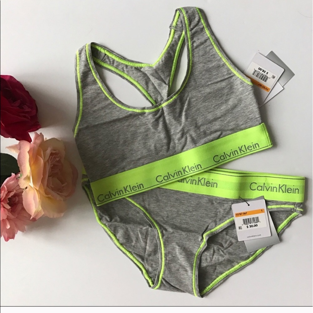 Last 1 Deletes 8/5 Calvin logo bra+bikini set $48 - Picture 2 of 3
