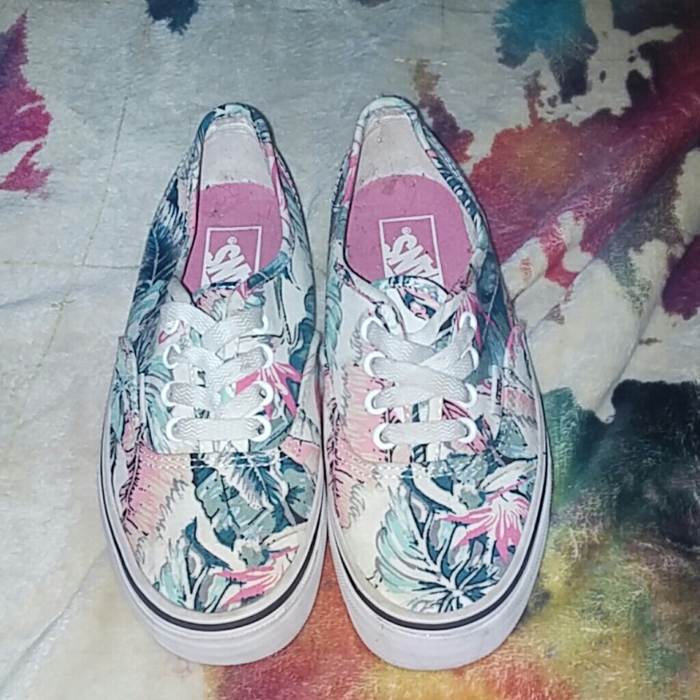 Hawaiian print vans🌺