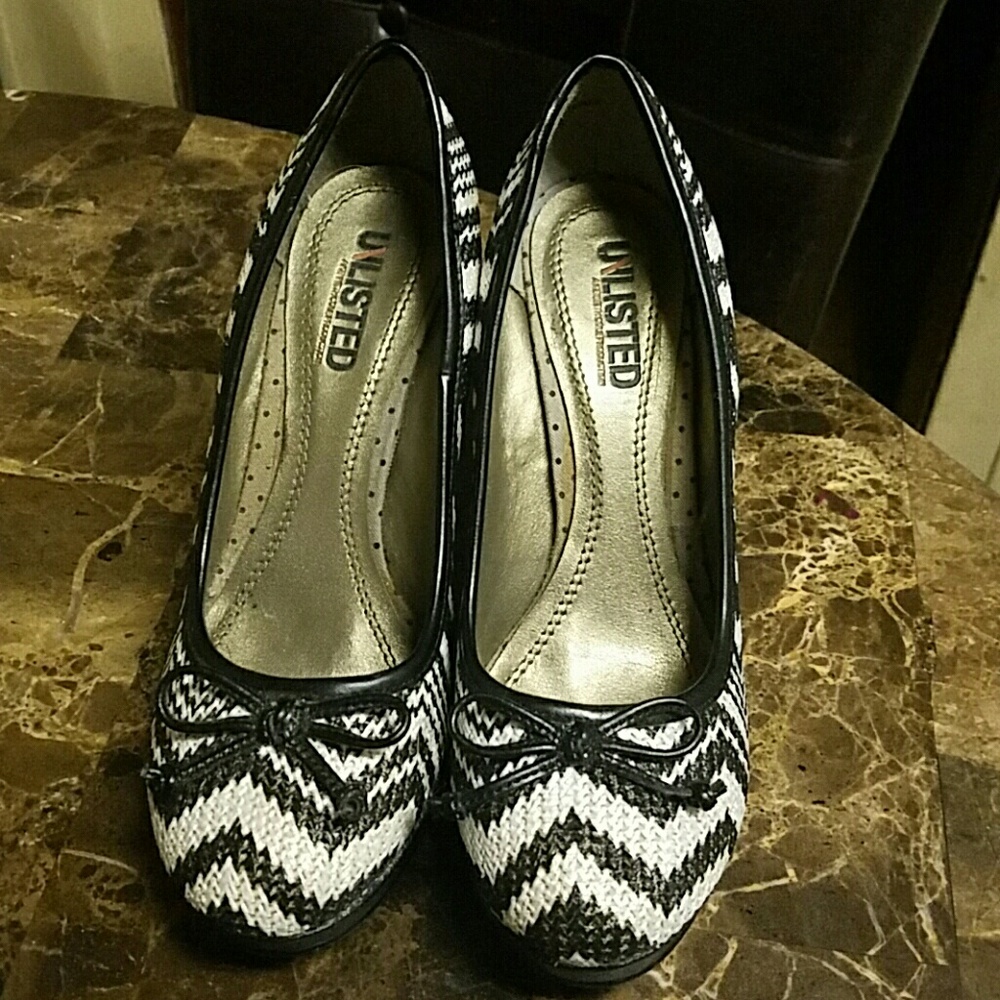 🎉SALE🎉 Unlisted by Kenneth Cole 4" Heel Pump