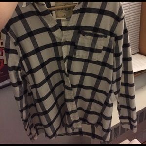 Hollister Flannel white/black. Worn once! Cheap!