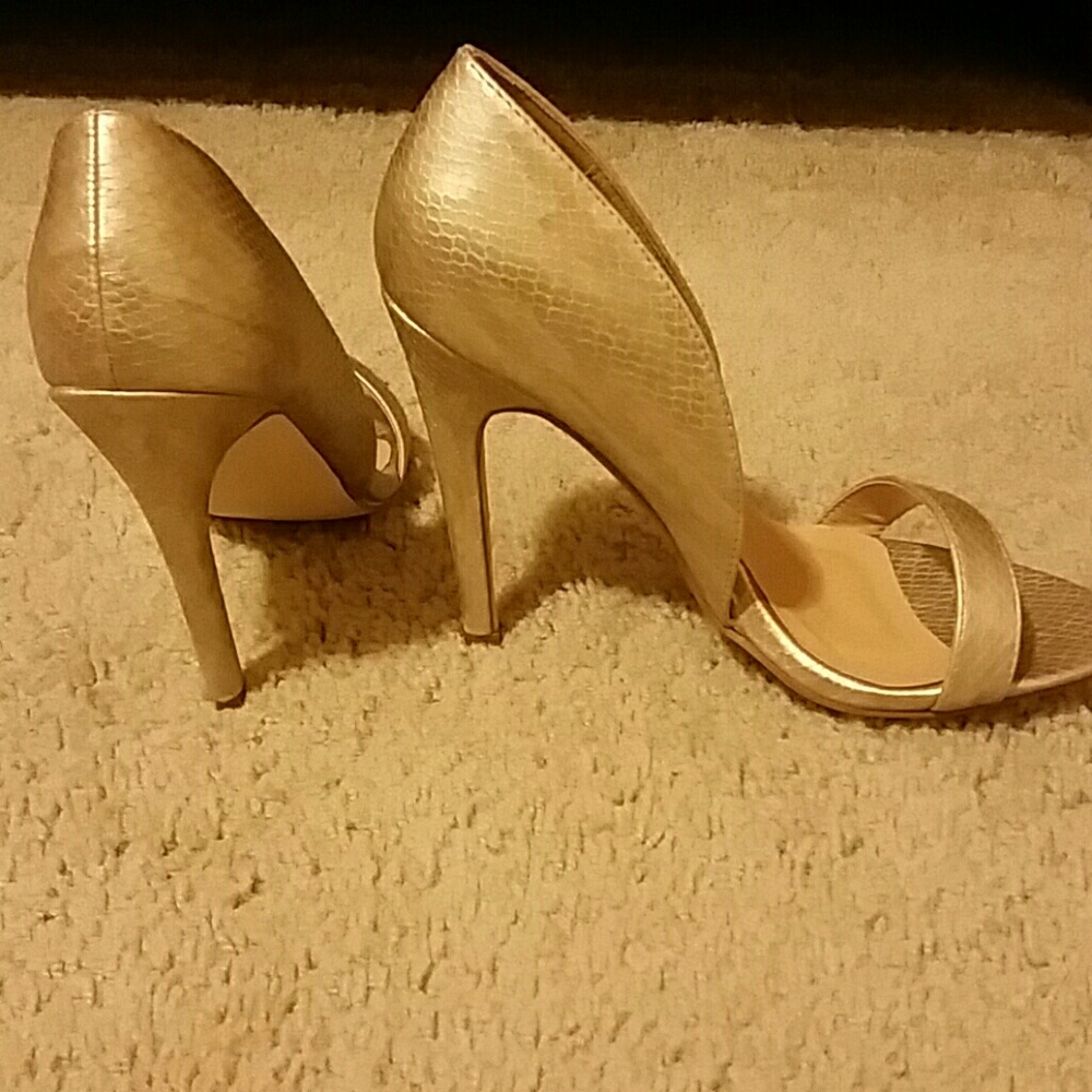 Shoes - Picture 2 of 5