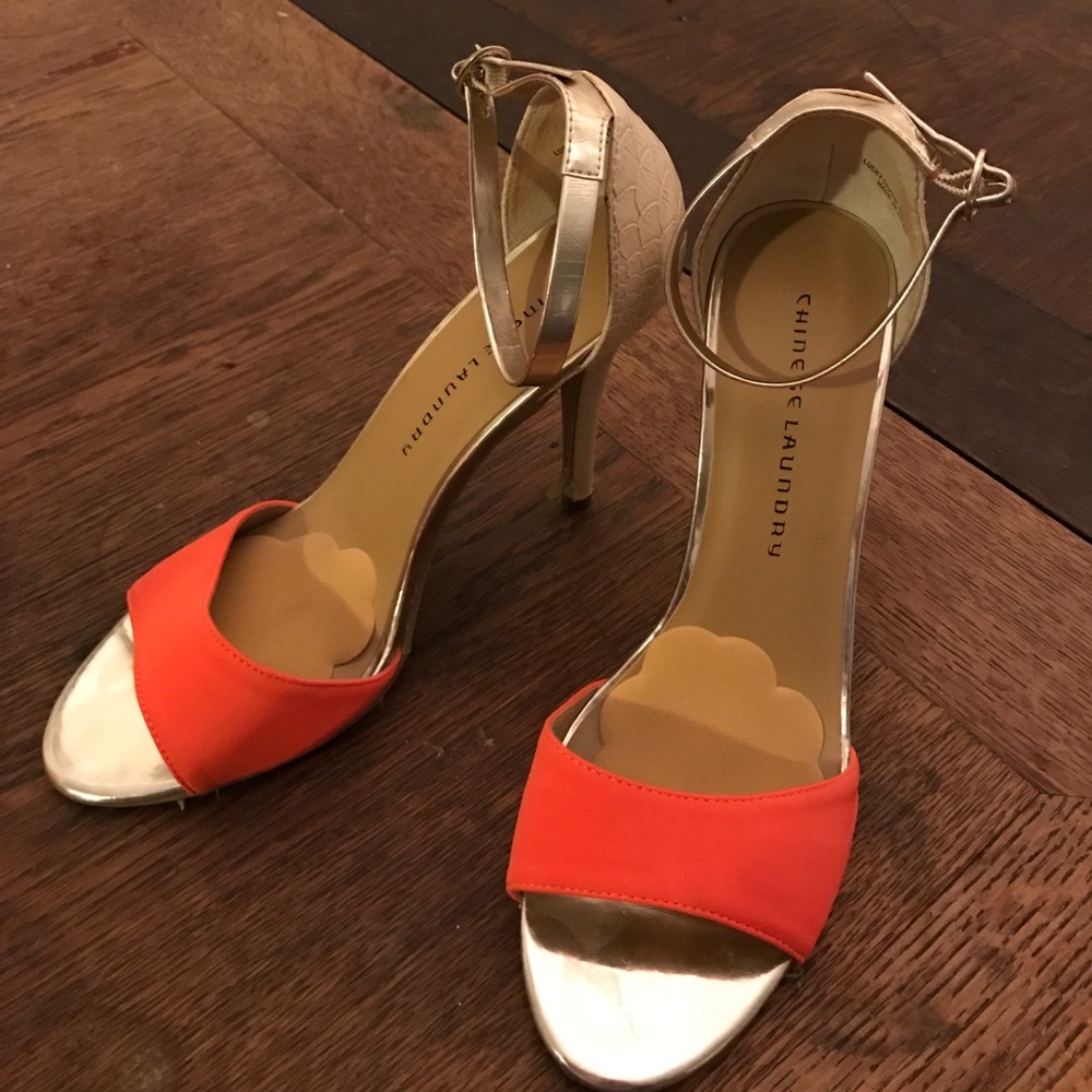 Chinese laundry 4 in nude heel with orange accent