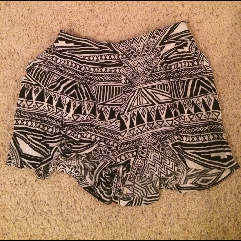 Decree Aztec shorts