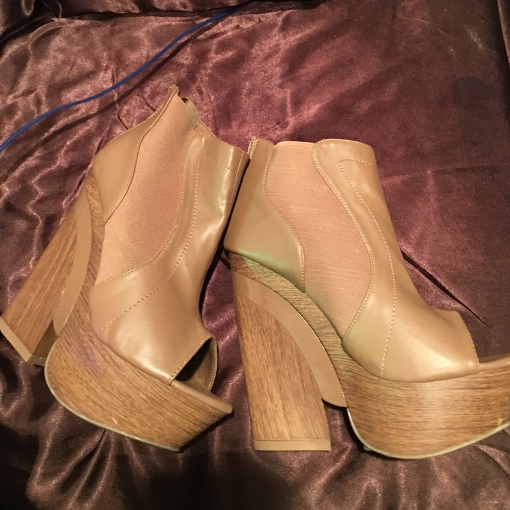 Liliana Wood Pumps