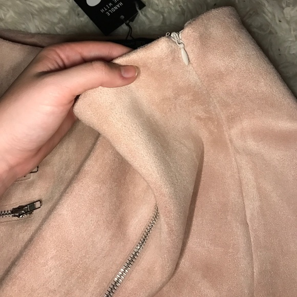 BRAND NEW Pink suede zip skirt - Picture 3 of 4